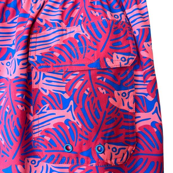 VINEYARD VINES 7" Printed Chappy Swim Trunks in Pinks and Blue Men's XS - Picture 9 of 13
